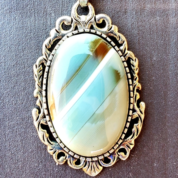 New Carved Copper Green Onyx Agate Oval Pendant. - Picture 7 of 10